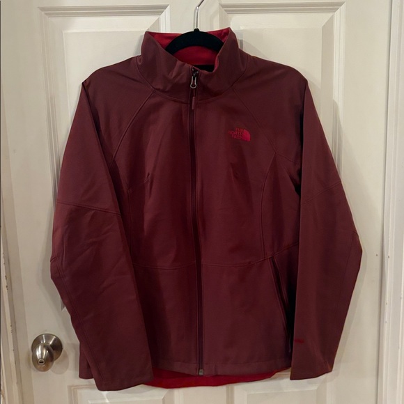 The North Face Maroon Softshell Jacket - Picture 1 of 7